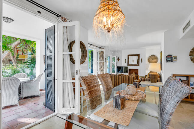 Garden Apartment Steps from the Sea