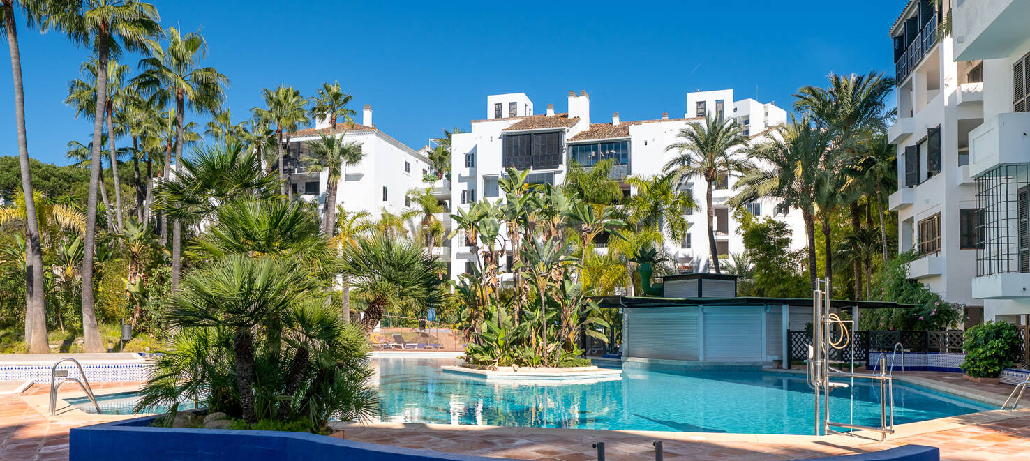 Ground Floor Apartment with Private Garden Steps from the Sea