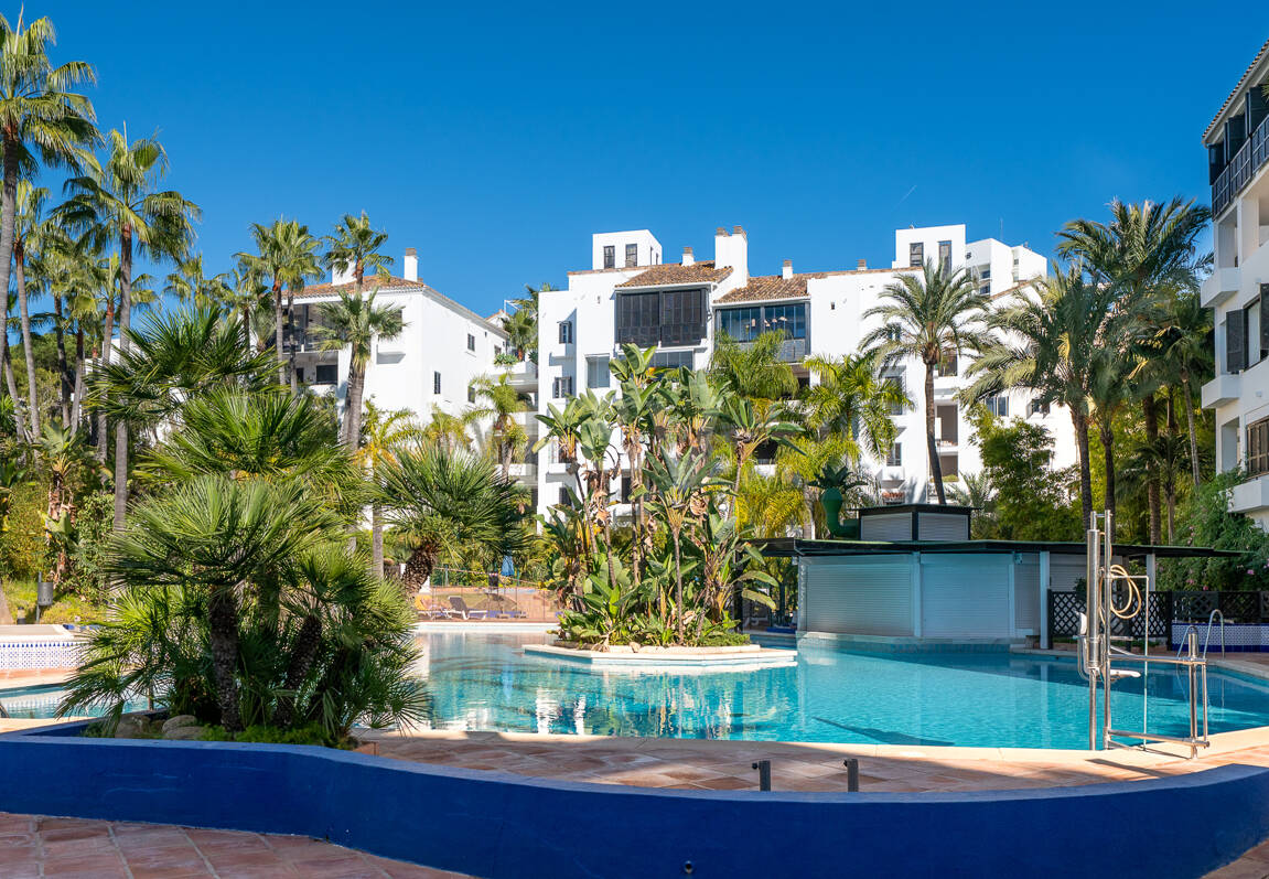 Garden Apartment Steps from the Sea