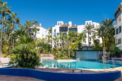 Garden Apartment Steps from the Sea