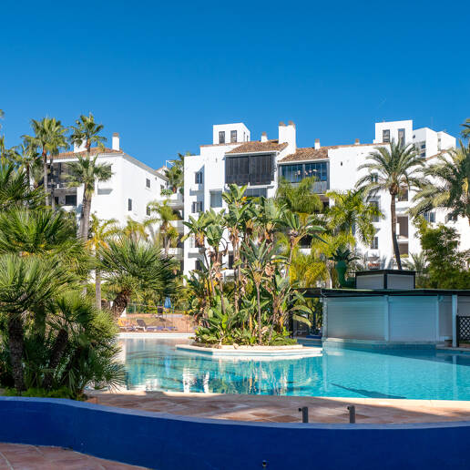 Garden Apartment Steps from the Sea