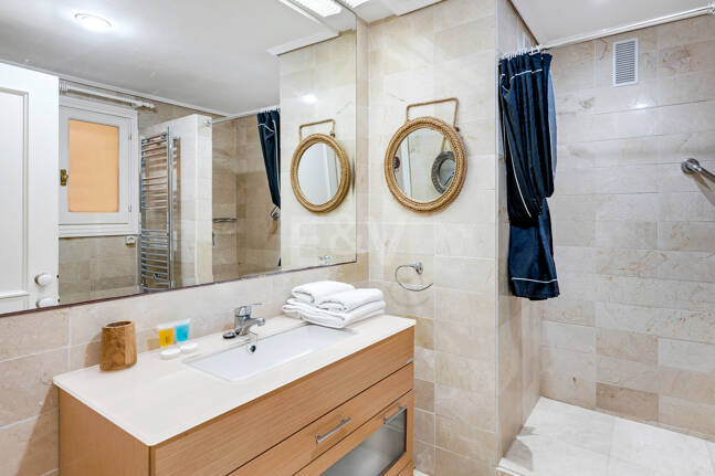 Garden Apartment Steps from the Sea