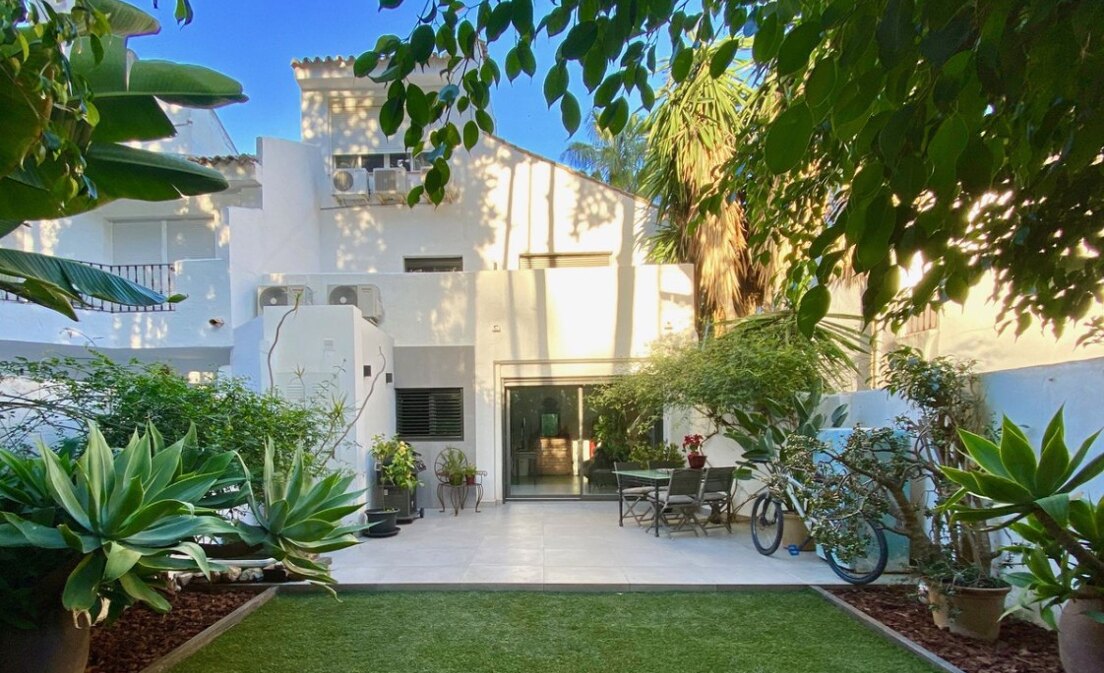 Elegant Townhouse near Puerto Banús