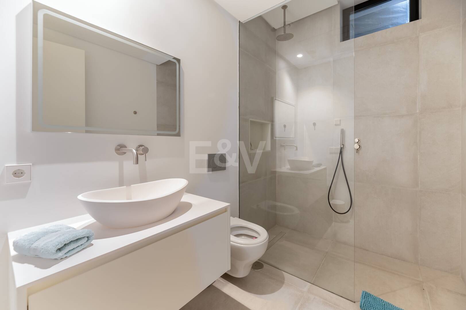 Villa contemporaine avec une excellente vue sur la mer