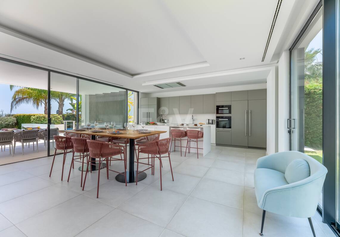 Moderne Villa mit fantastischem Meerblick neben dem Golfplatz
