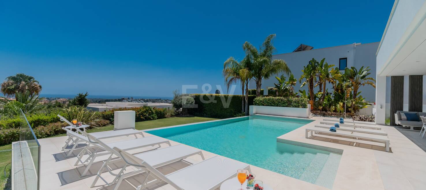 Współczesna willa z doskonałym widokiem na morze