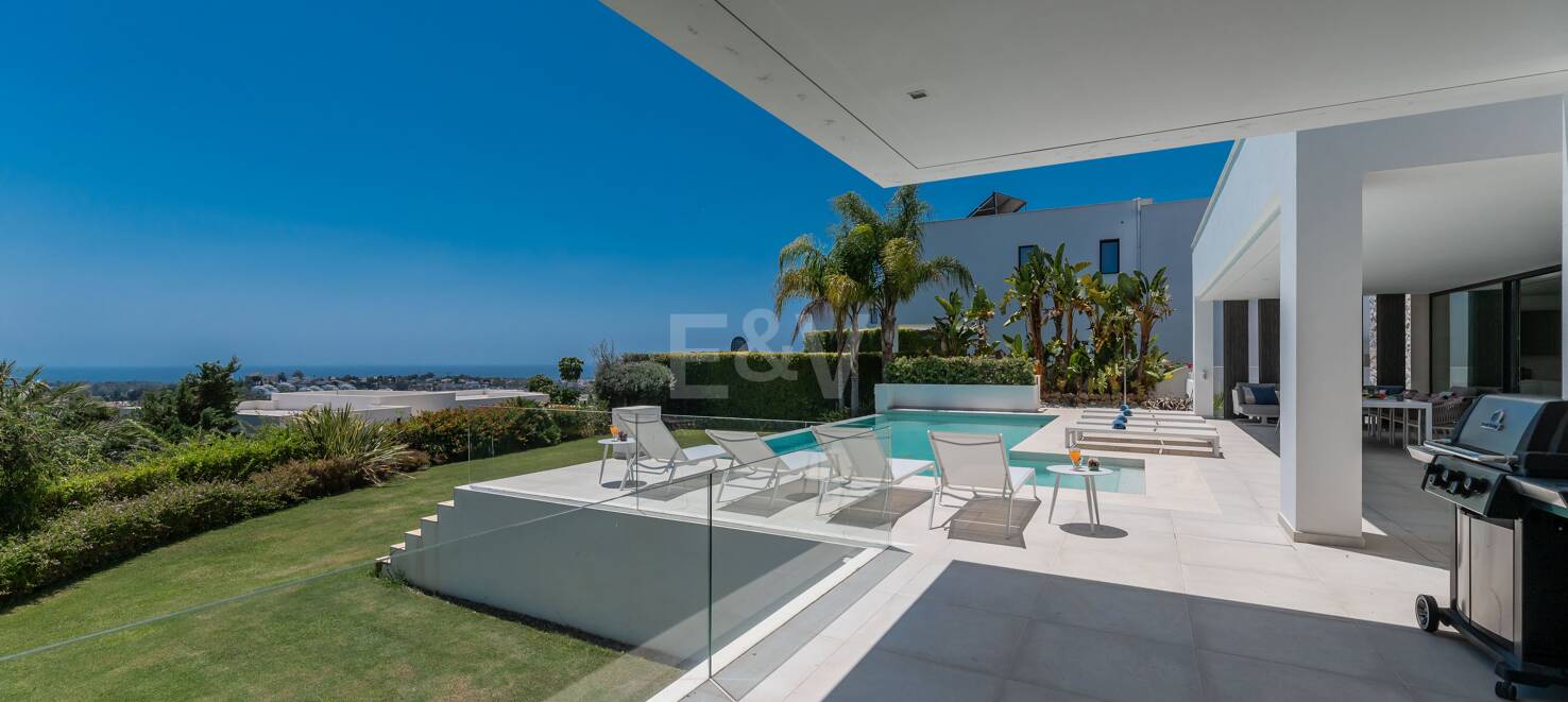 Współczesna willa z doskonałym widokiem na morze