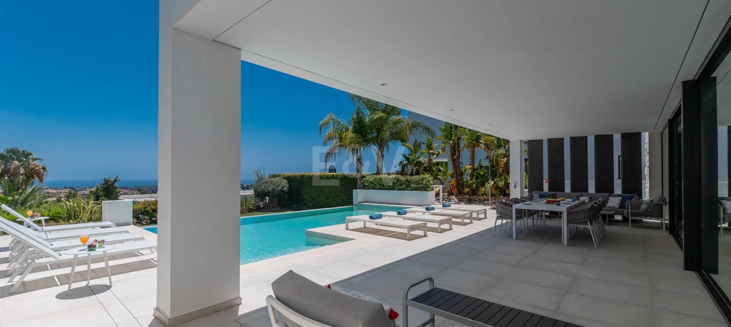 Współczesna willa z doskonałym widokiem na morze