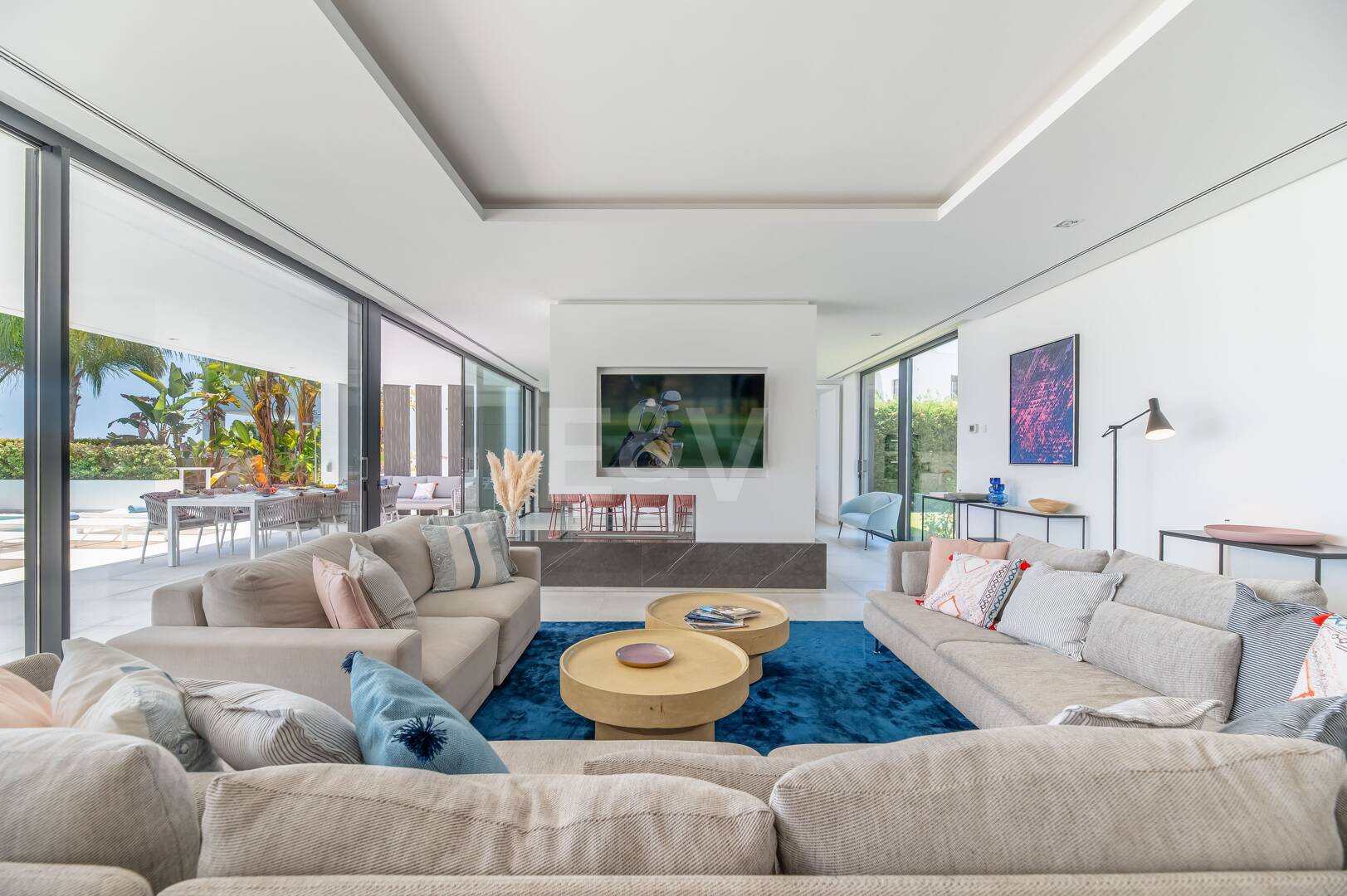 Villa contemporaine avec une excellente vue sur la mer