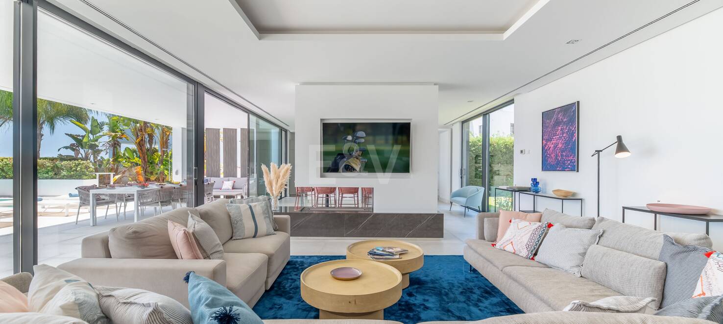 Współczesna willa z doskonałym widokiem na morze