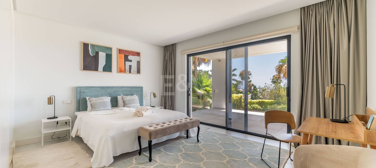 Współczesna willa z doskonałym widokiem na morze