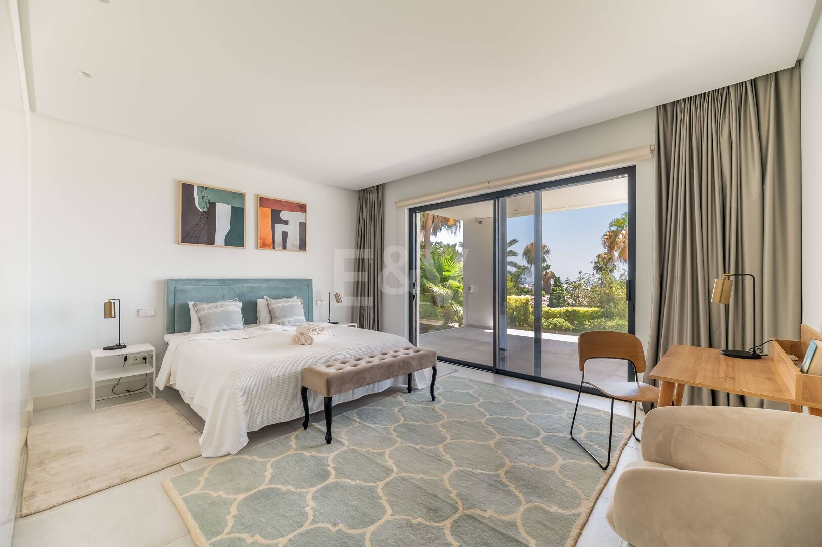 Villa contemporaine avec une excellente vue sur la mer