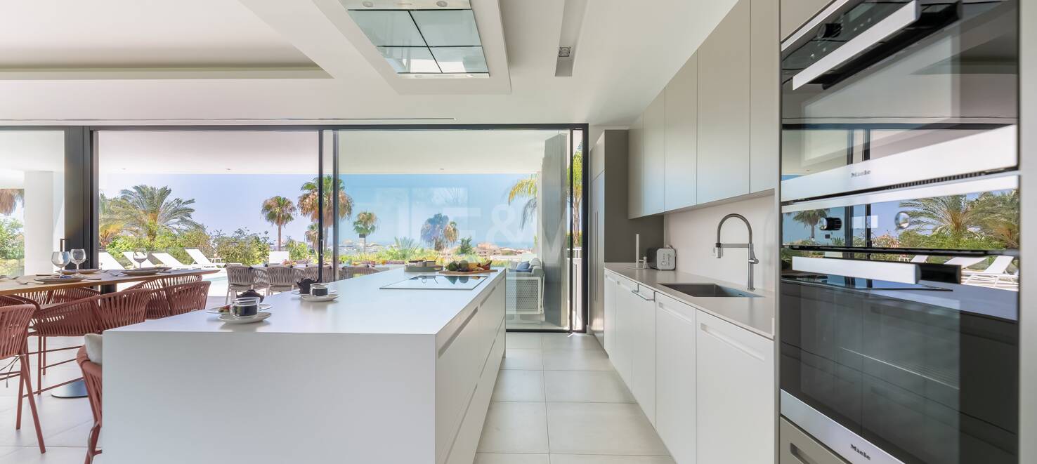 Współczesna willa z doskonałym widokiem na morze