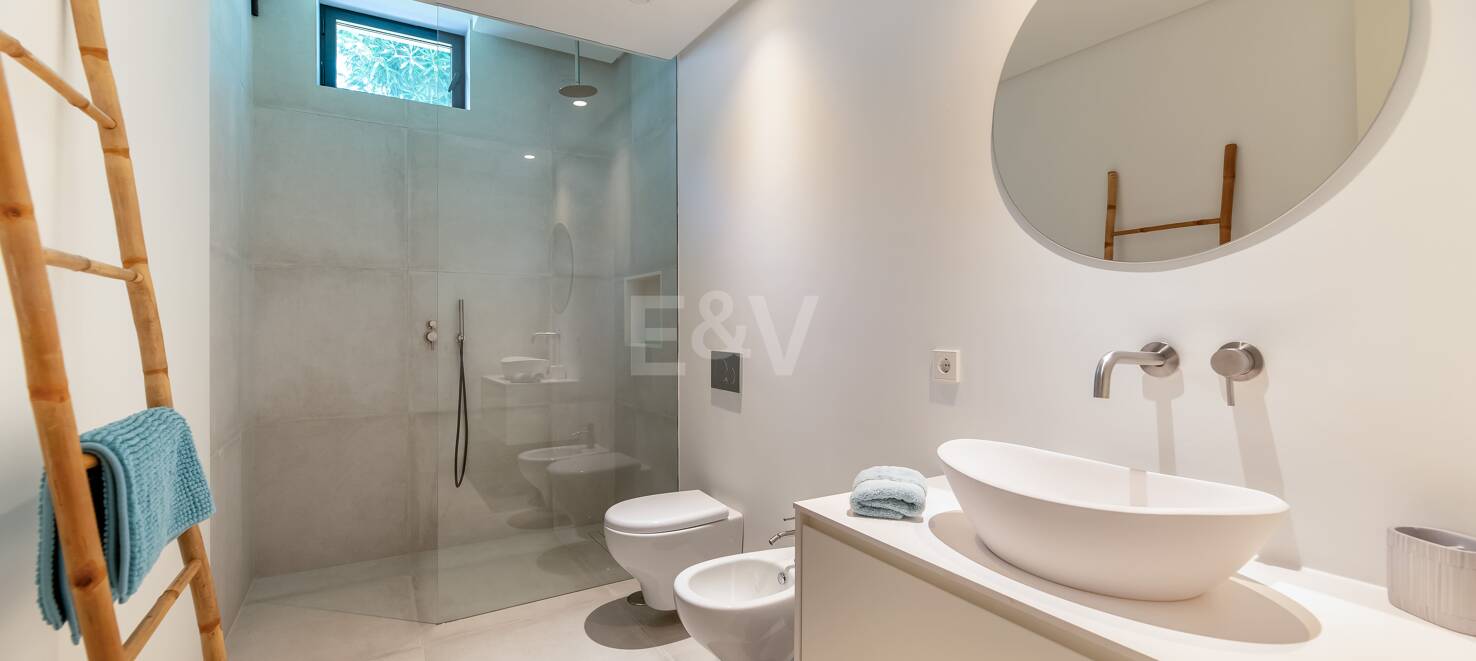 Współczesna willa z doskonałym widokiem na morze