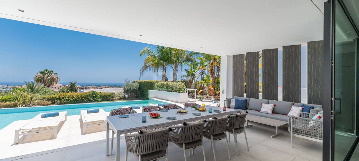 Współczesna willa z doskonałym widokiem na morze