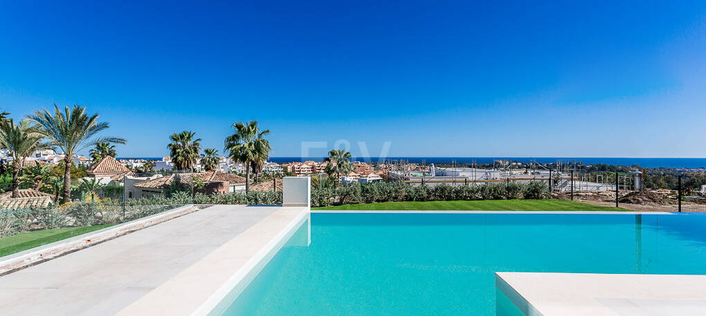 Współczesna willa z doskonałym widokiem na morze