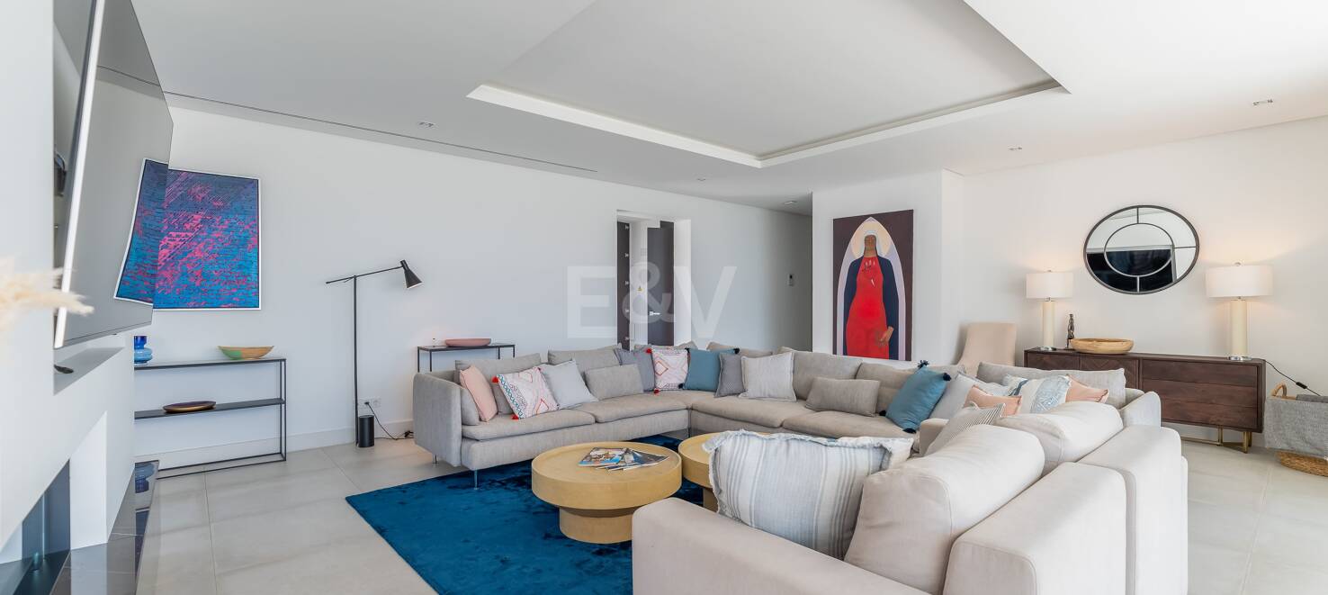 Współczesna willa z doskonałym widokiem na morze