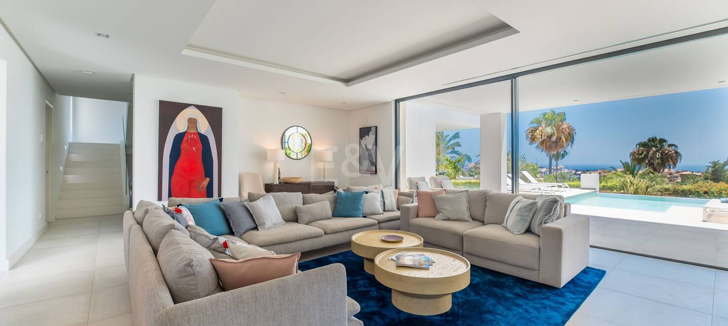 Współczesna willa z doskonałym widokiem na morze