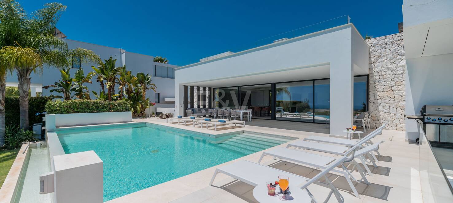 Współczesna willa z doskonałym widokiem na morze