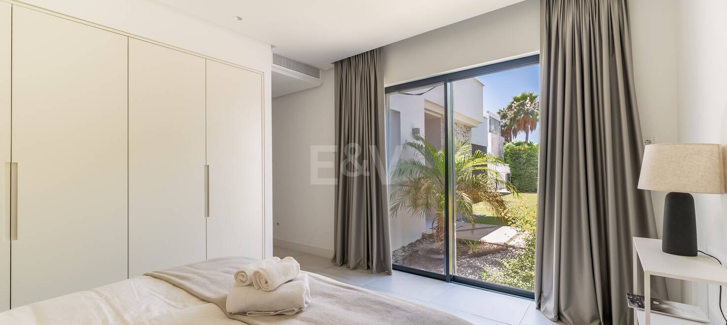 Współczesna willa z doskonałym widokiem na morze