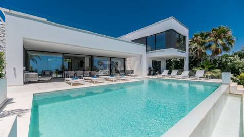 Modern Villa with Stunning Sea Views beside the Golf Course