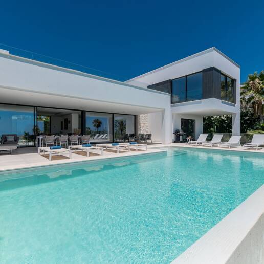 Współczesna willa z doskonałym widokiem na morze