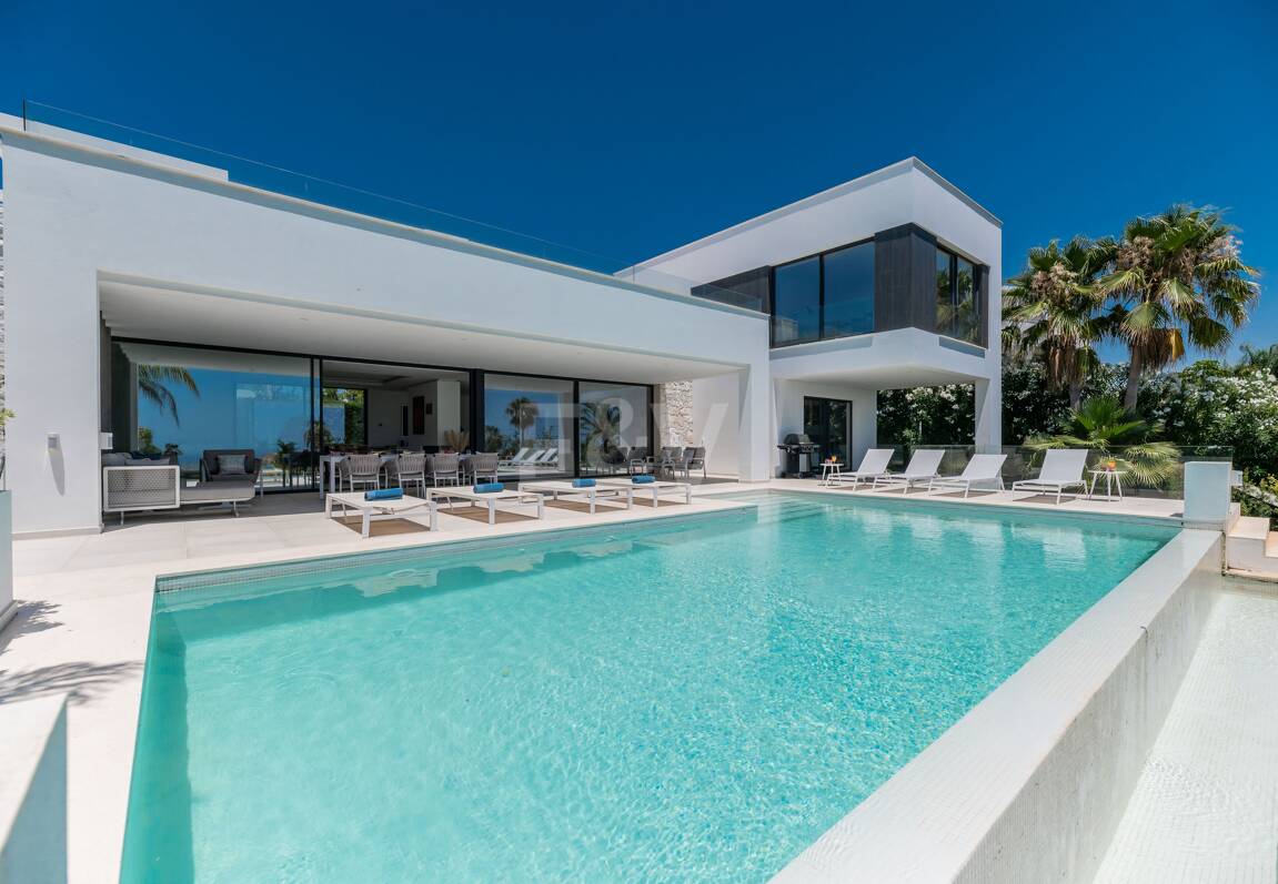 Modern Villa with Stunning Sea Views beside the Golf Course