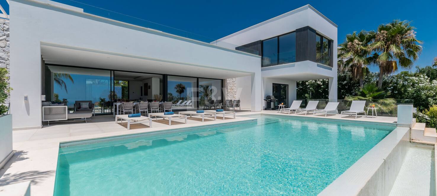 Współczesna willa z doskonałym widokiem na morze