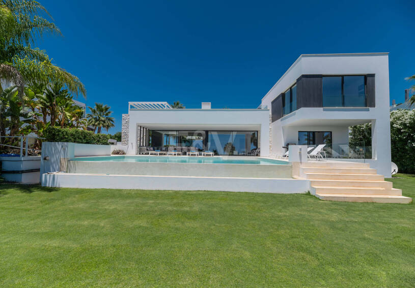 Modern Villa with Stunning Sea Views beside the Golf Course