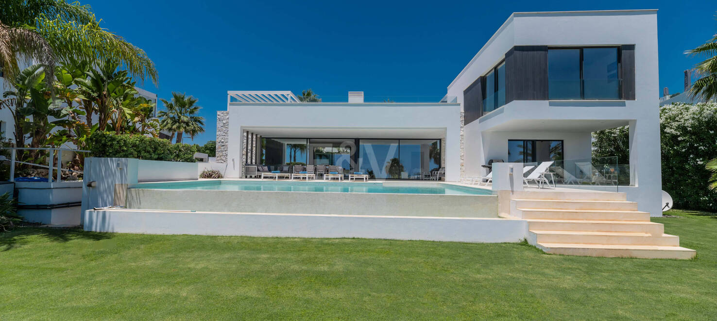 Współczesna willa z doskonałym widokiem na morze