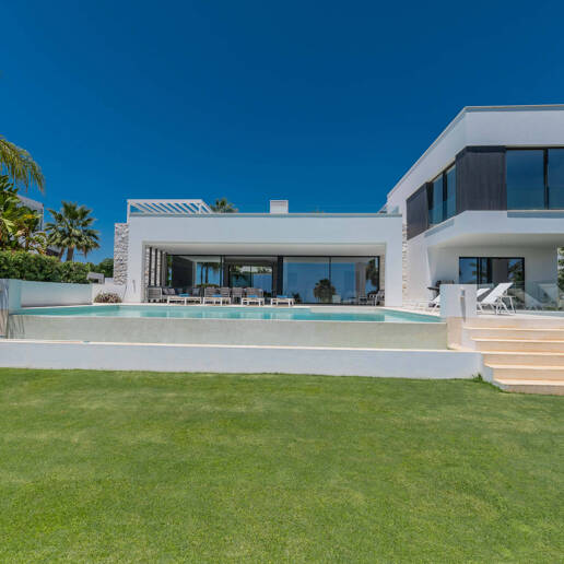 Współczesna willa z doskonałym widokiem na morze