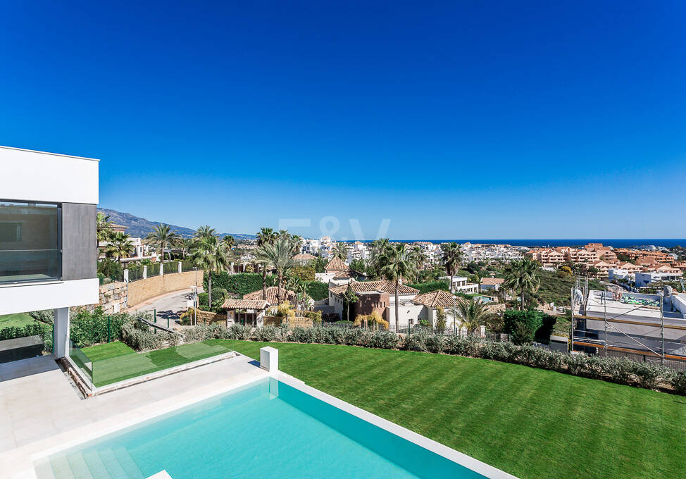 Moderne Villa mit fantastischem Meerblick neben dem Golfplatz