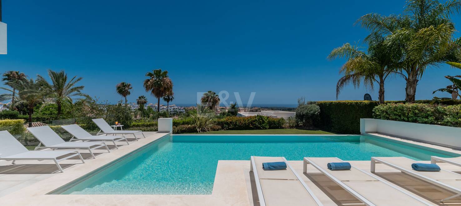 Współczesna willa z doskonałym widokiem na morze