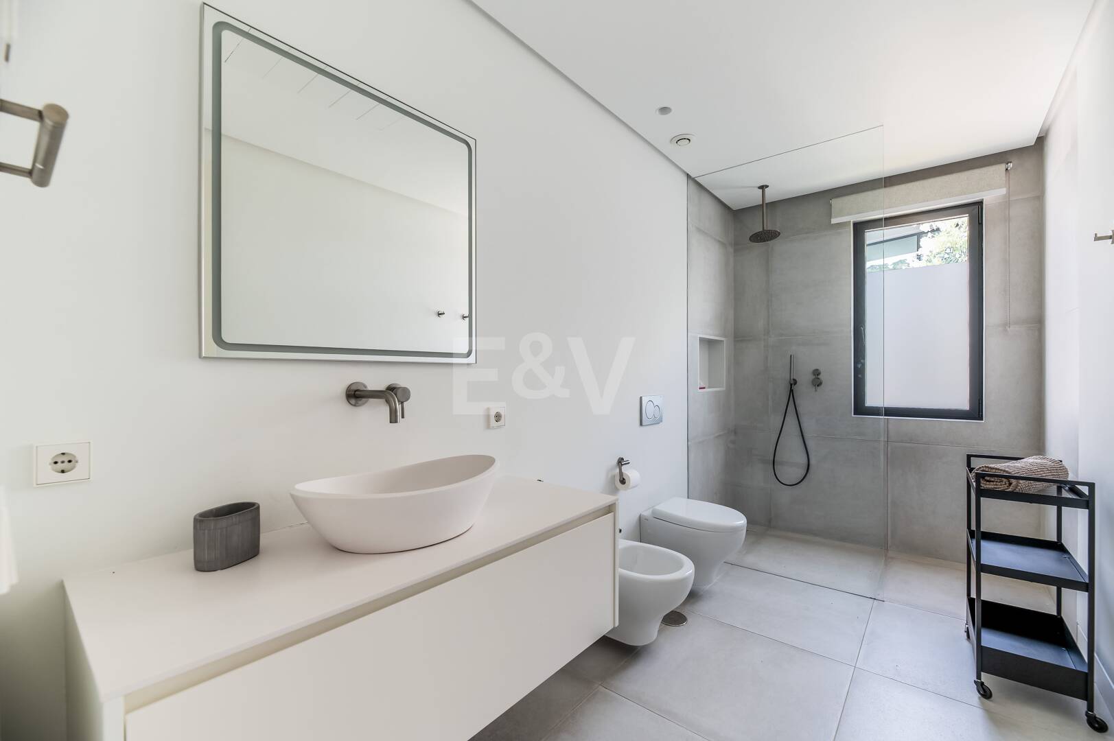 Villa contemporaine avec une excellente vue sur la mer