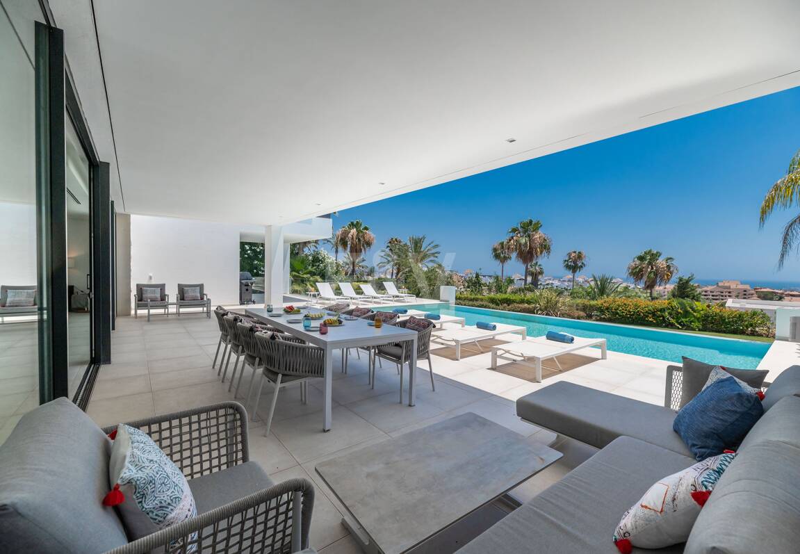 Modern Villa with Stunning Sea Views beside the Golf Course