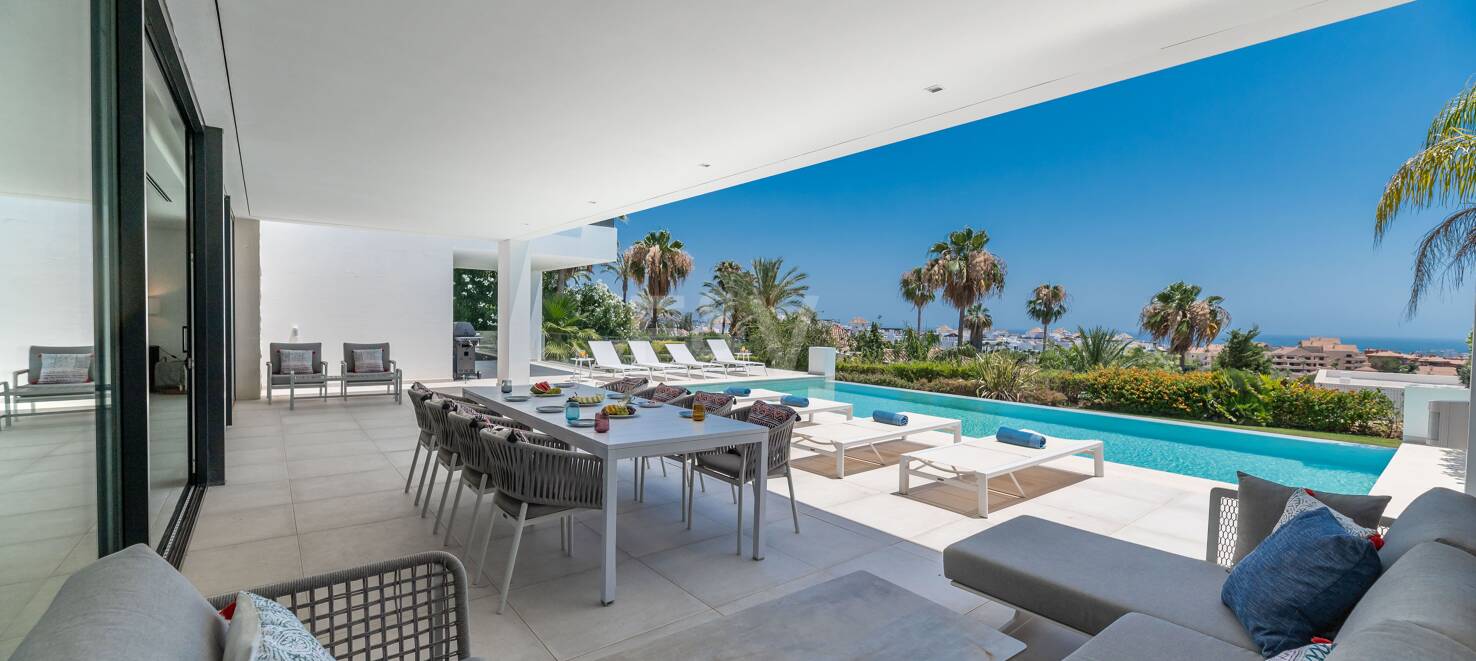 Współczesna willa z doskonałym widokiem na morze