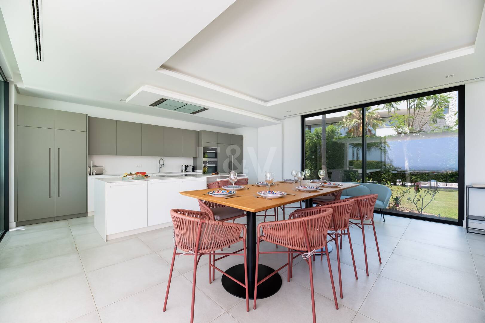 Villa contemporaine avec une excellente vue sur la mer