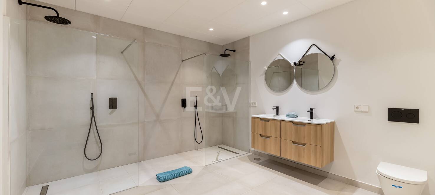 Współczesna willa z doskonałym widokiem na morze