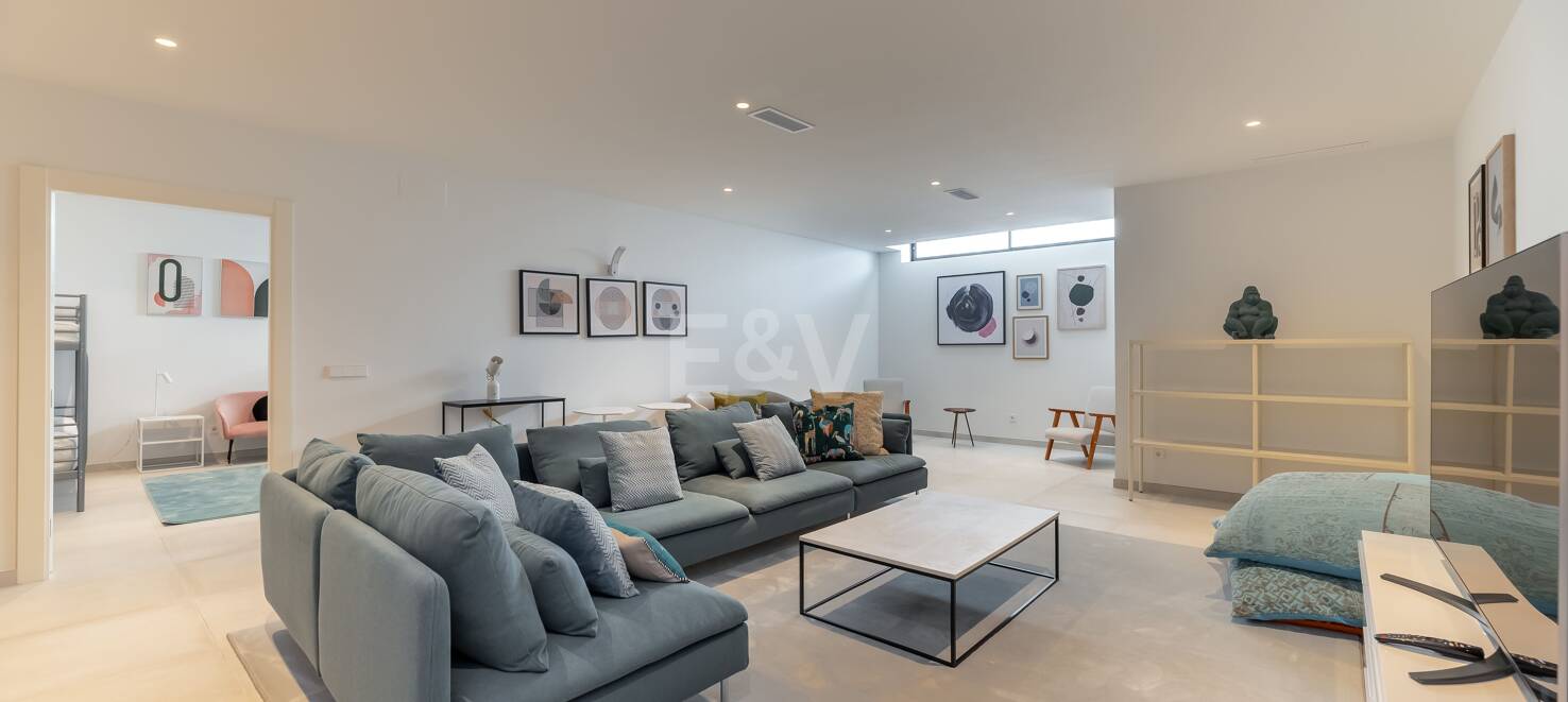 Współczesna willa z doskonałym widokiem na morze