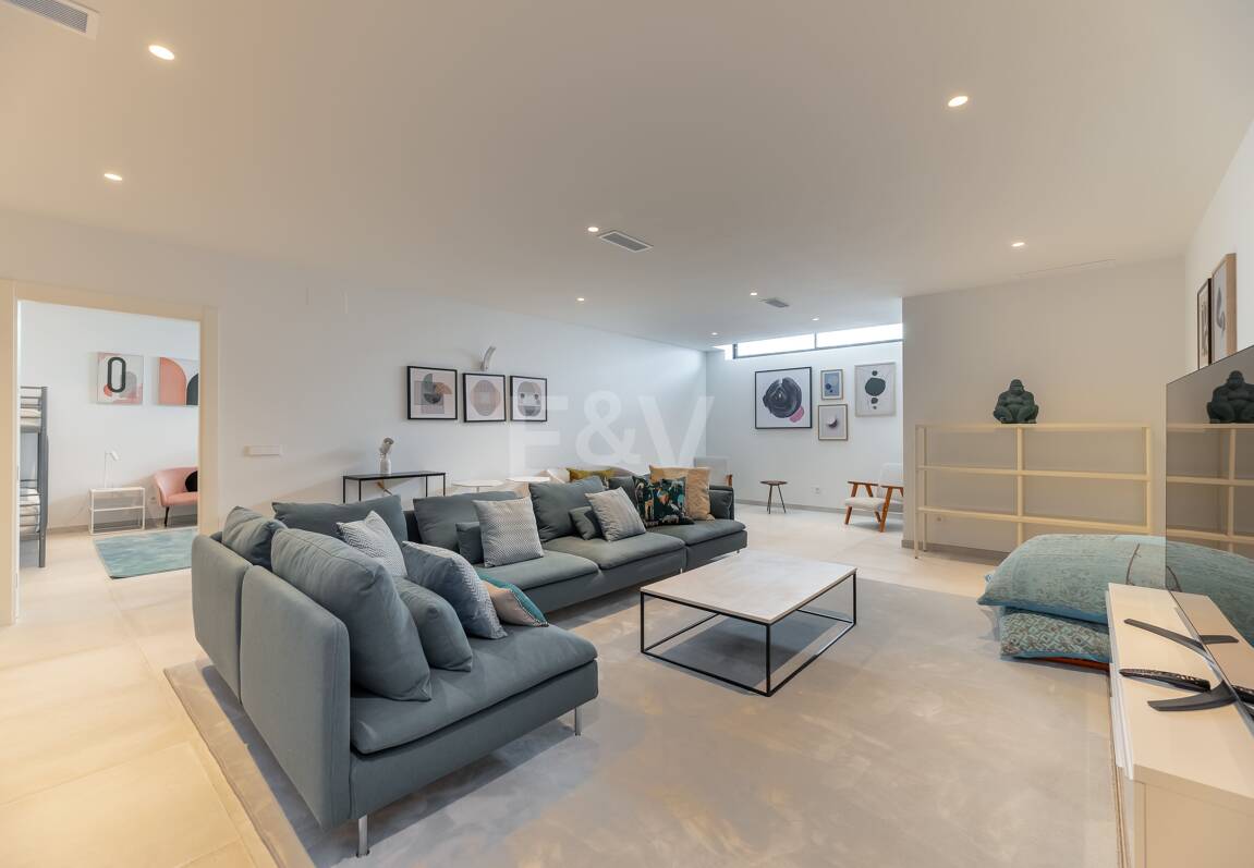 Modern Villa with Stunning Sea Views beside the Golf Course