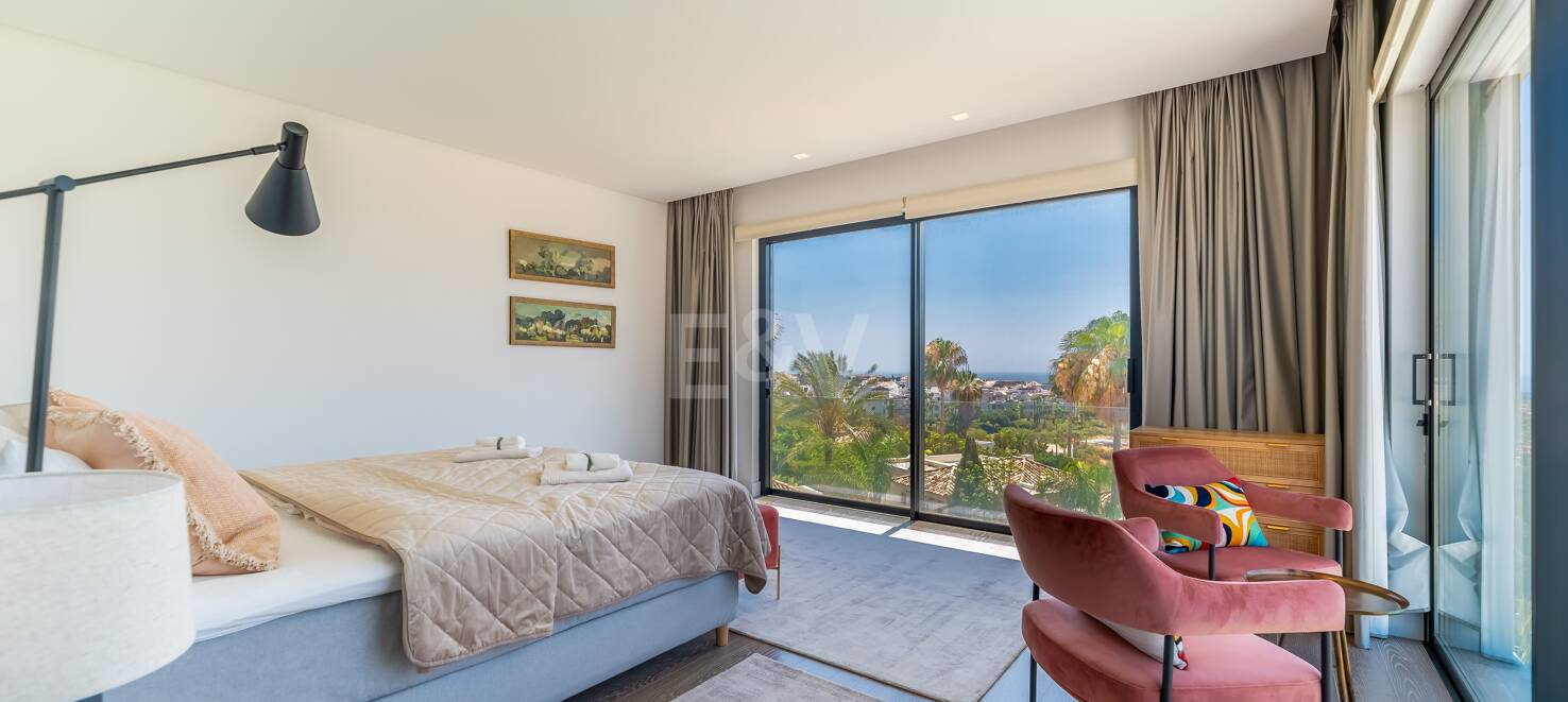 Współczesna willa z doskonałym widokiem na morze