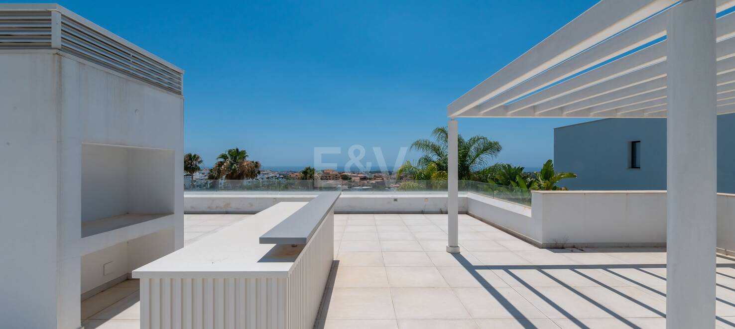 Współczesna willa z doskonałym widokiem na morze