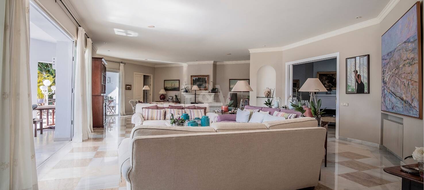 Stunning Luxury Villa just steps from Guadalmina beach