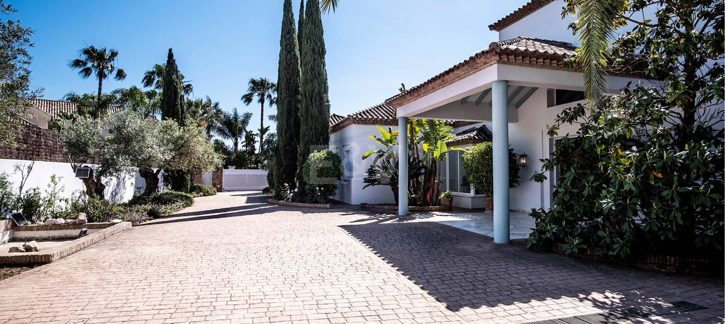 Stunning Luxury Villa just steps from Guadalmina beach