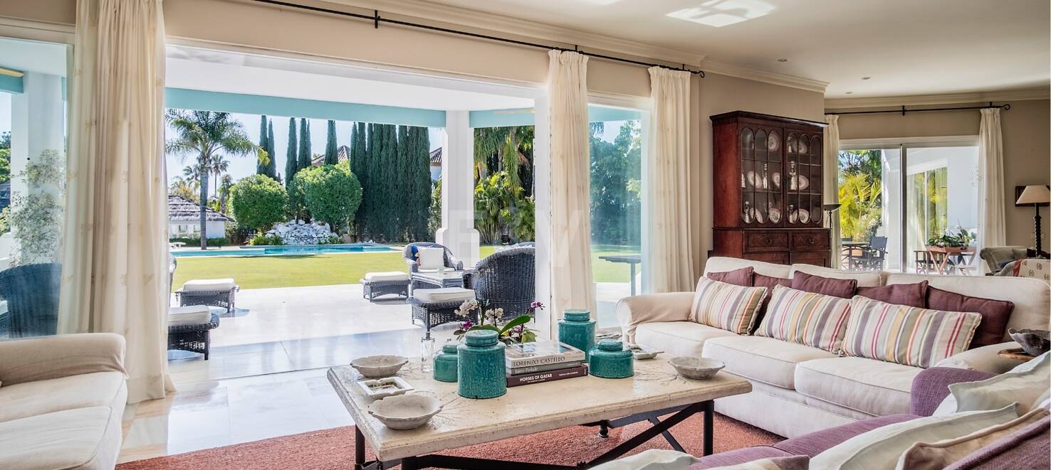 Stunning Luxury Villa just steps from Guadalmina beach