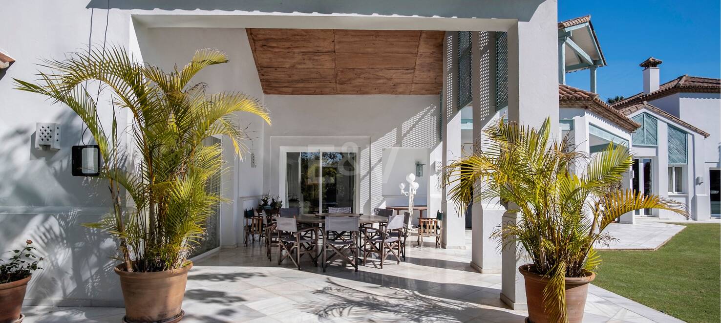 Stunning Luxury Villa just steps from Guadalmina beach