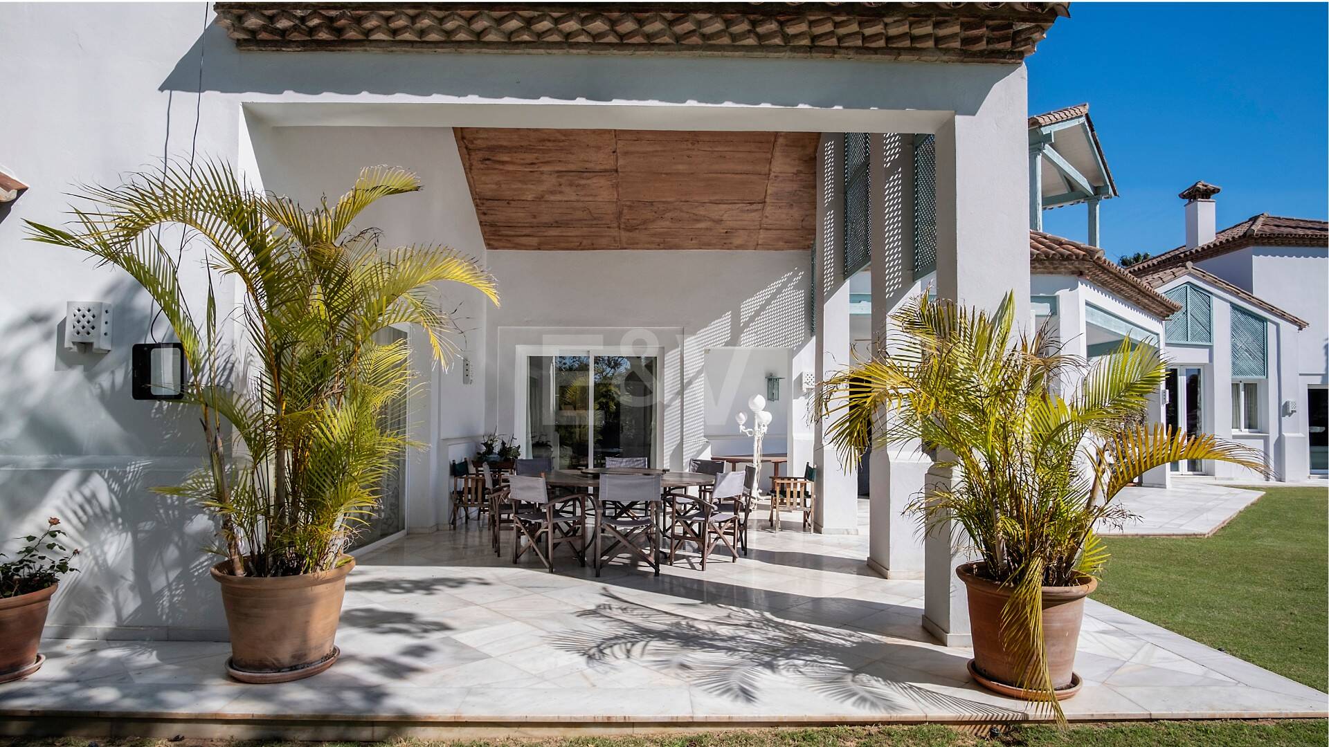 Atemberaubende Luxusvilla nur wenige Schritte vom Strand von Guadalmina entfernt