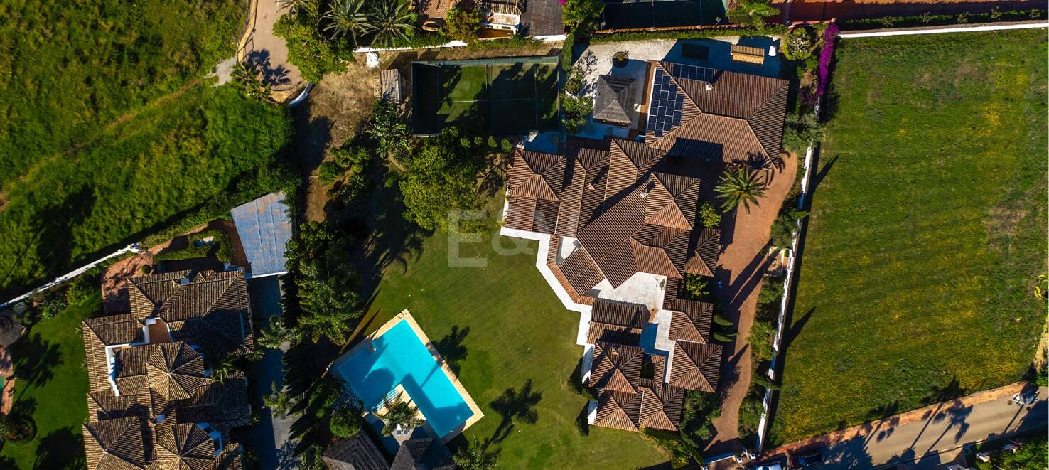Stunning Luxury Villa just steps from Guadalmina beach