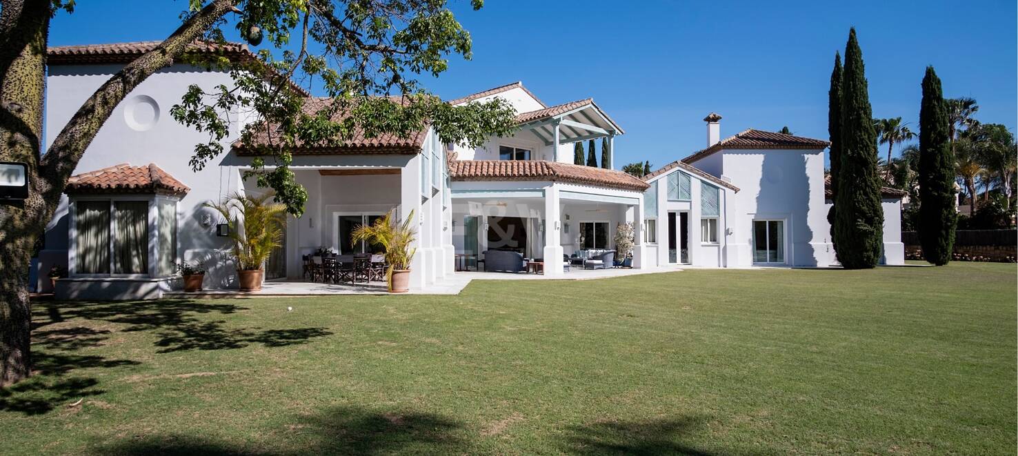 Stunning Luxury Villa just steps from Guadalmina beach