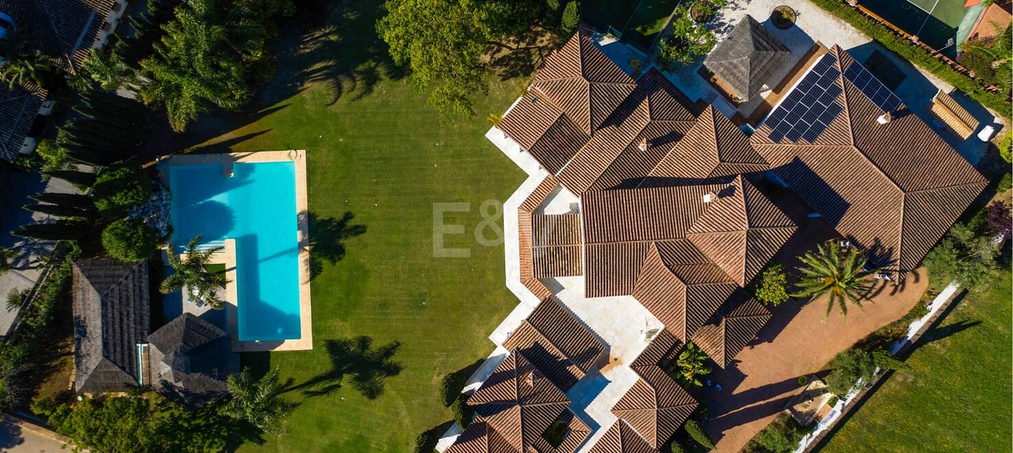 Stunning Luxury Villa just steps from Guadalmina beach